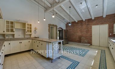 Espectacular casa provenzal tipo campiña francesa con gran parque