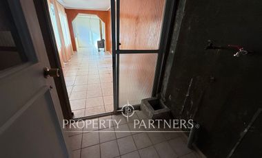 Casa en barrio residencial, Villa del Rey, excelente conectividad.