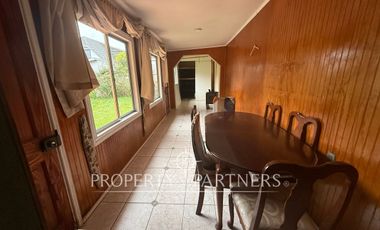 Casa en barrio residencial, Villa del Rey, excelente conectividad.