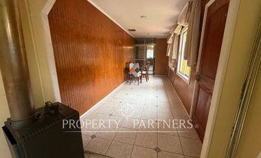 Casa en barrio residencial, Villa del Rey, excelente conectividad.