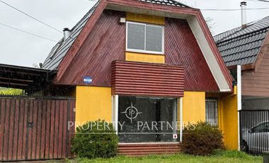 Casa en barrio residencial, Villa del Rey, excelente conectividad.