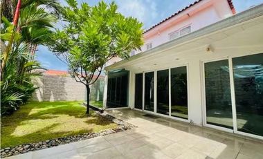 VENTA DE CASA EN VERSALLES