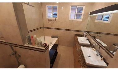 VENDO O ALQUILO CASA EN VILLA VALENCIA EN ESQUINA