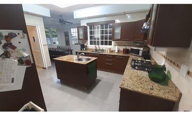 VENDO O ALQUILO CASA EN VILLA VALENCIA EN ESQUINA
