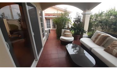 VENDO O ALQUILO CASA EN VILLA VALENCIA EN ESQUINA