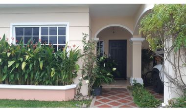 VENDO O ALQUILO CASA EN VILLA VALENCIA EN ESQUINA