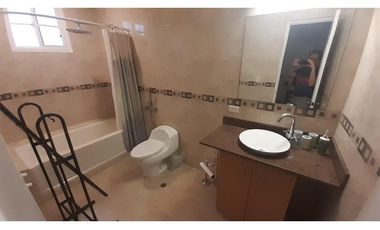 VENDO O ALQUILO CASA EN VILLA VALENCIA EN ESQUINA