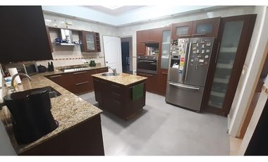 VENDO O ALQUILO CASA EN VILLA VALENCIA EN ESQUINA