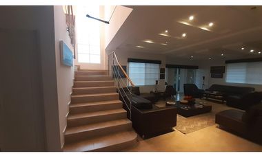 VENDO O ALQUILO CASA EN VILLA VALENCIA EN ESQUINA