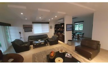 VENDO O ALQUILO CASA EN VILLA VALENCIA EN ESQUINA