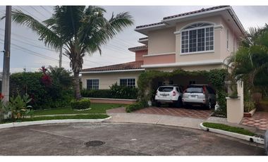 VENDO O ALQUILO CASA EN VILLA VALENCIA EN ESQUINA