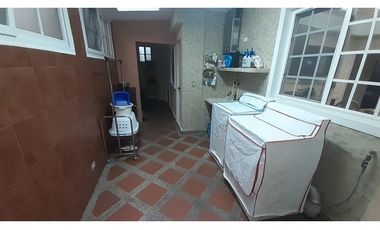 VENDO O ALQUILO CASA EN VILLA VALENCIA EN ESQUINA