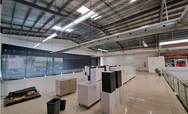 ALQUILER Y VENTA LOCAL 2.500M2  3 NIVELES TUMBA MUERTO CP