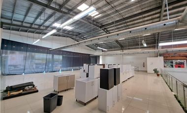 ALQUILER Y VENTA LOCAL 2.500M2  3 NIVELES TUMBA MUERTO CP