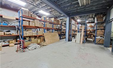 ALQUILER Y VENTA LOCAL 2.500M2  3 NIVELES TUMBA MUERTO CP