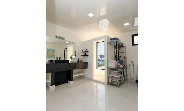 Lujosa villa a la venta, con vista al mar Y piscina, en Panamà.