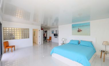 Lujosa villa a la venta, con vista al mar Y piscina, en Panamà.