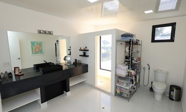 Lujosa villa a la venta, con vista al mar Y piscina, en Panamà.
