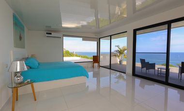 Lujosa villa a la venta, con vista al mar Y piscina, en Panamà.