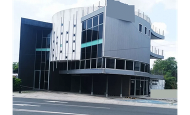 PARQUE LEFEVRE / EDIFICIO DE DOS NIVELES / CON LOCAL EN PLANTA BAJA
