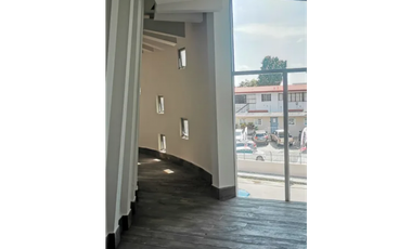 PARQUE LEFEVRE / EDIFICIO DE DOS NIVELES / CON LOCAL EN PLANTA BAJA