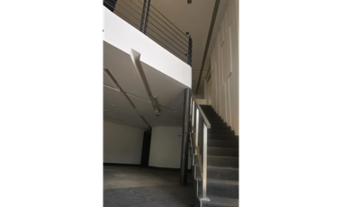 PARQUE LEFEVRE / EDIFICIO DE DOS NIVELES / CON LOCAL EN PLANTA BAJA