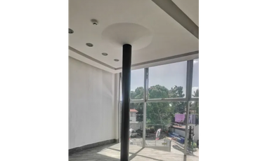 PARQUE LEFEVRE / EDIFICIO DE DOS NIVELES / CON LOCAL EN PLANTA BAJA