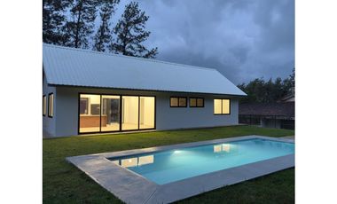 CERRO AZUL / 1000 M2 / CASA MODERNA CON PISCINA / 3 HABITACIONES JC