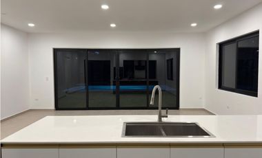 CERRO AZUL / 1000 M2 / CASA MODERNA CON PISCINA / 3 HABITACIONES JC