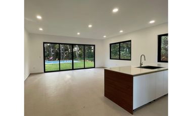 CERRO AZUL / 1000 M2 / CASA MODERNA CON PISCINA / 3 HABITACIONES JC