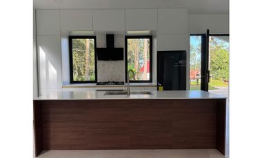 CERRO AZUL / 1000 M2 / CASA MODERNA CON PISCINA / 3 HABITACIONES JC