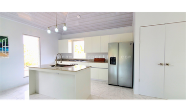 Exquisita Casa, recién construida en Pedasi .