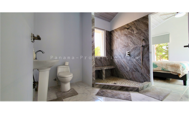 Exquisita Casa, recién construida en Pedasi .