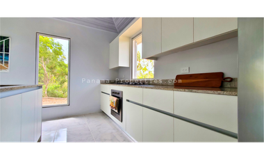 Exquisita Casa, recién construida en Pedasi .