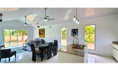 Exquisita Casa, recién construida en Pedasi .