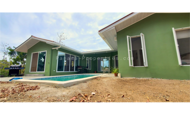 Exquisita Casa, recién construida en Pedasi .