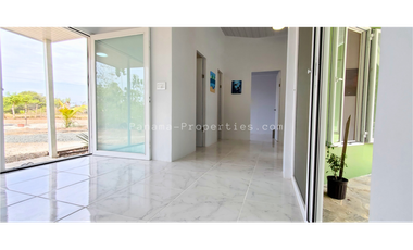 Exquisita Casa, recién construida en Pedasi .