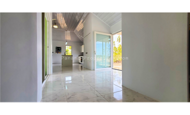 Exquisita Casa, recién construida en Pedasi .