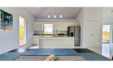 Exquisita Casa, recién construida en Pedasi .