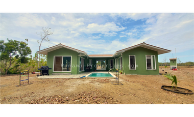 Exquisita Casa, recién construida en Pedasi .