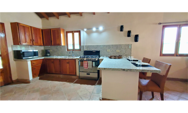 Bella casa con 3 habitaciones, cercada, en Pedasi.