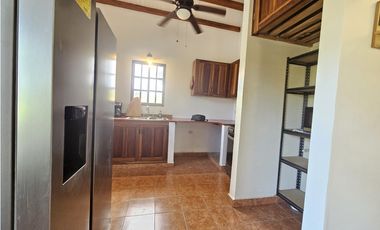 Encantadora Casa de Campo con piscina y arroyo en Pedasi, Panamá.