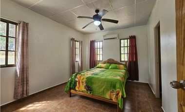 Encantadora Casa de Campo con piscina y arroyo en Pedasi, Panamá.