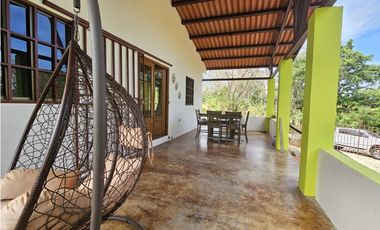 Encantadora Casa de Campo con piscina y arroyo en Pedasi, Panamá.