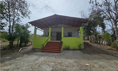 Encantadora Casa de Campo con piscina y arroyo en Pedasi, Panamá.