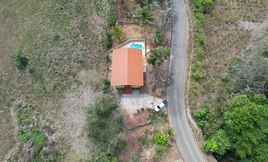 Encantadora Casa de Campo con piscina y arroyo en Pedasi, Panamá.