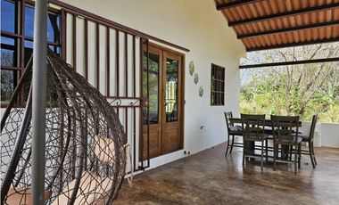 Encantadora Casa de Campo con piscina y arroyo en Pedasi, Panamá.