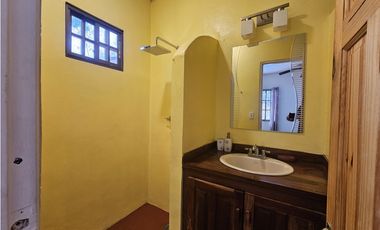 Encantadora Casa de Campo con piscina y arroyo en Pedasi, Panamá.