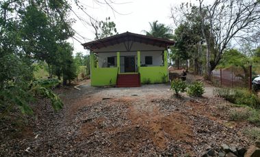 Encantadora Casa de Campo con piscina y arroyo en Pedasi, Panamá.