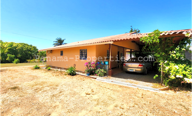 Maravillosa Casa, en el tranquilo Pueblo de Pedasi.